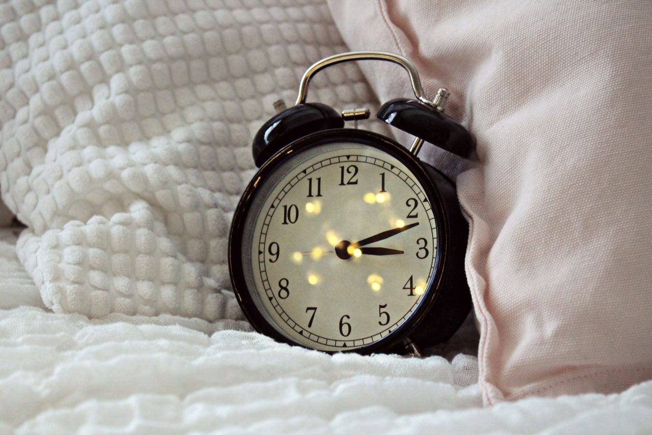 Jak nauczyć się wstawać rano – 5 sprawdzonych sposobów